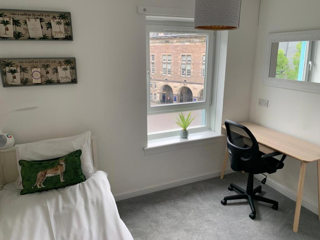 אדינבורו Holyrood Duplex 3- Bedrooms Apartment מראה חיצוני תמונה